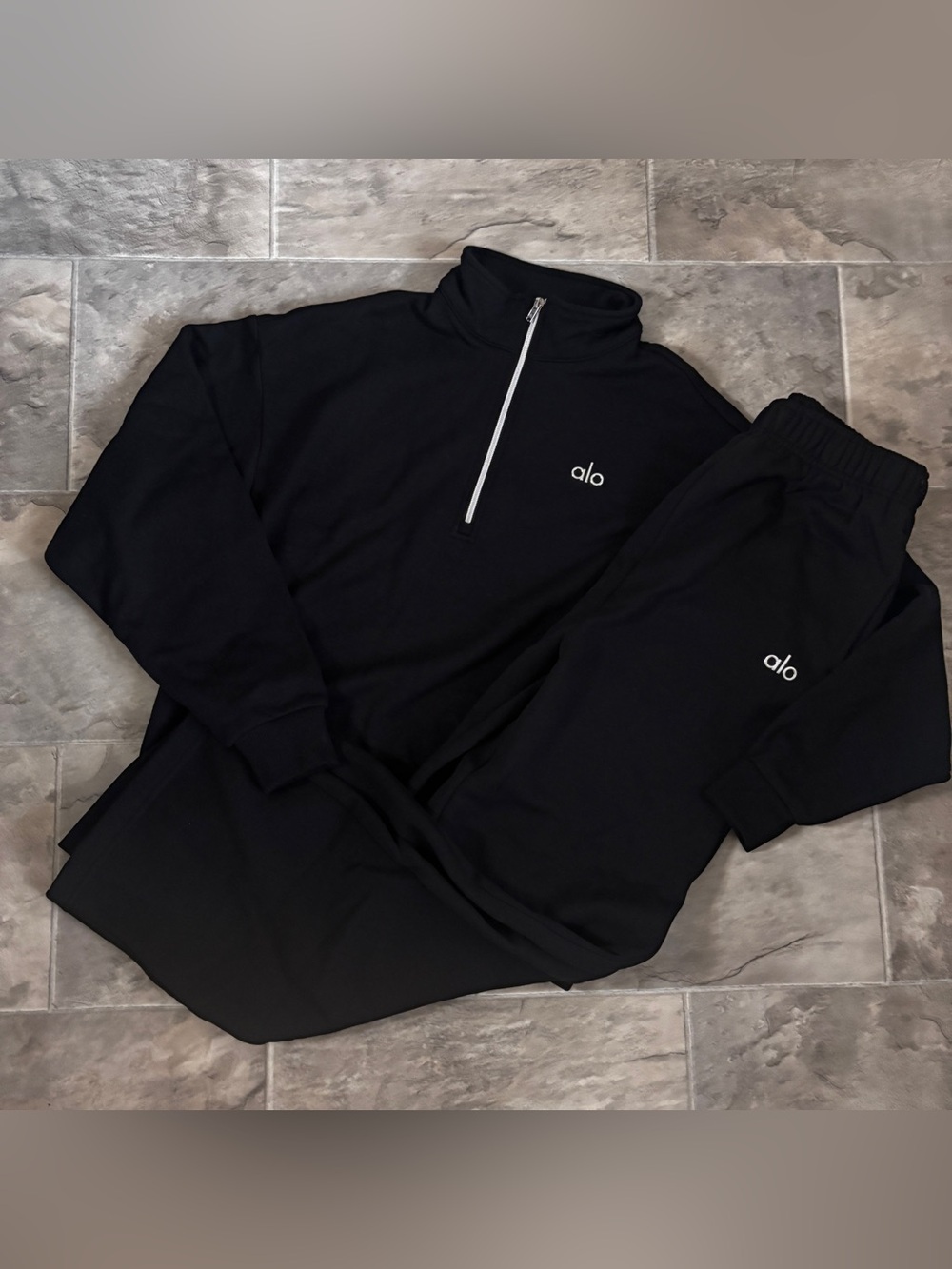 ALO accolade Sweater Pullover and sweatpants size medium nwt